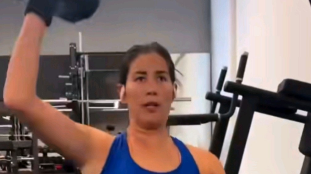 九游娱乐官方网站穆古鲁扎在澳大利亚队比赛中败北，爆冷引发热议！的简单介绍