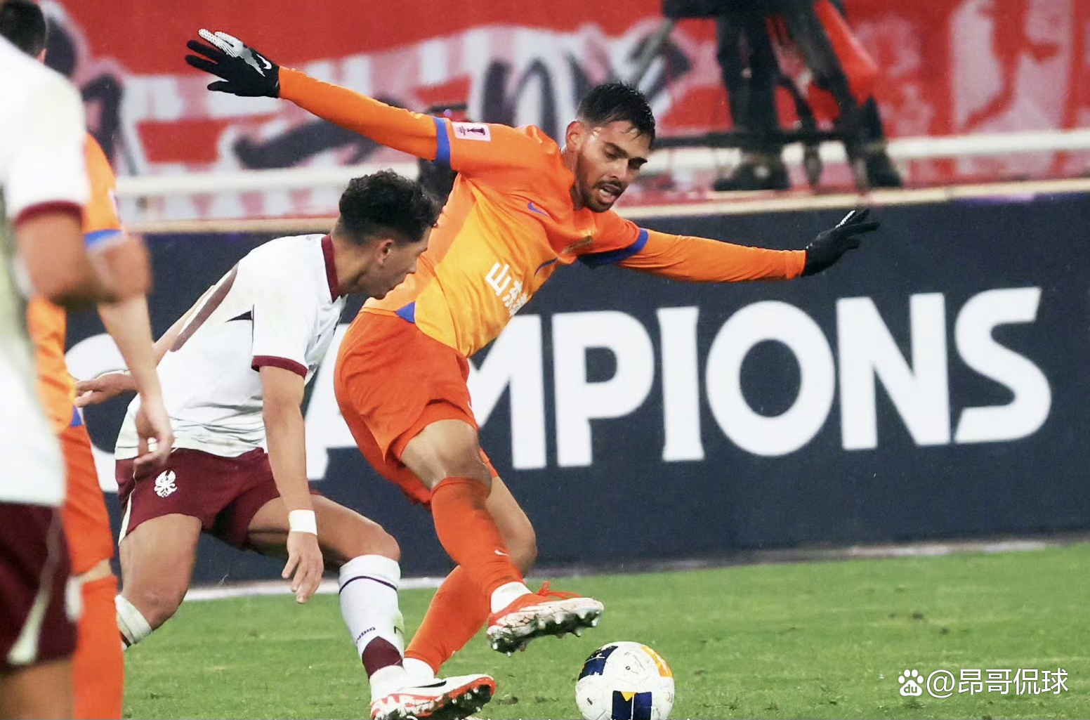 九游体育娱乐关于转会期山东泰山再遭质疑——英超节点到来，悬念犹存，阵容厚度经受考验的信息